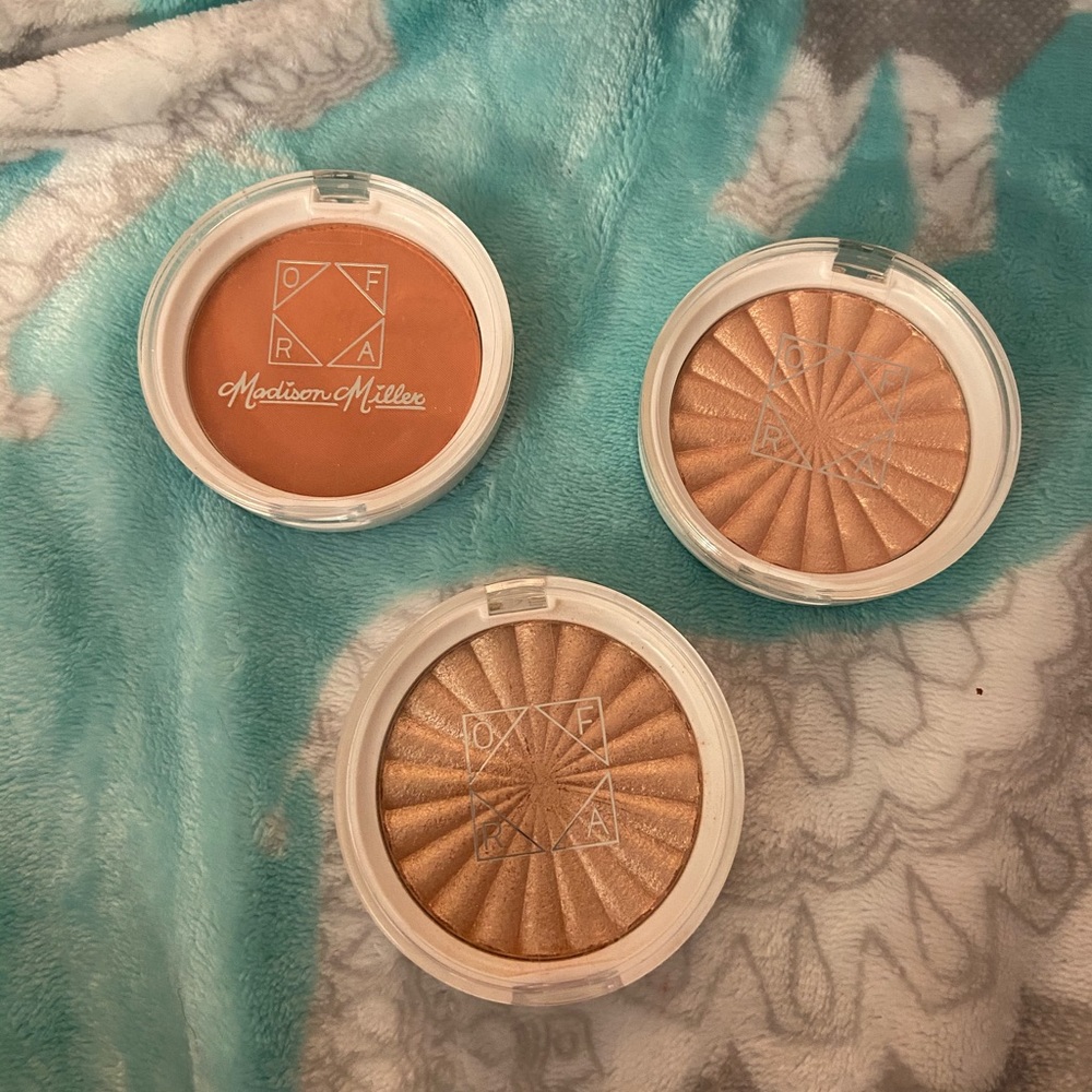 3 Piece Makeup Set; Blush & Highlighter
